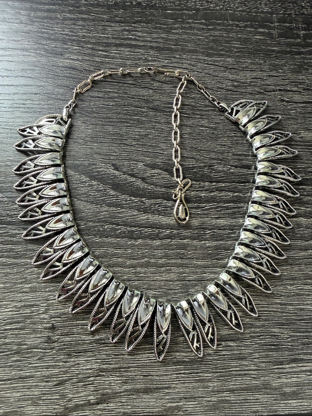 Vintage Unsigned Coro Silver Tone Leaf Fringe Collar Necklace 1950s